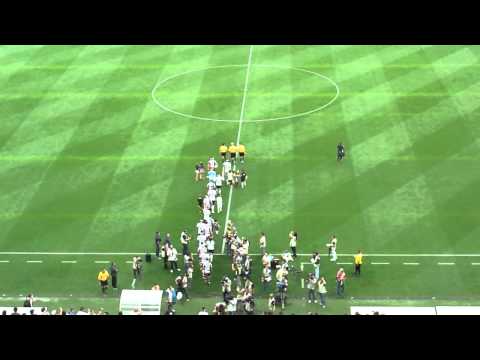 Corinthians e Corinthian Casuals entrando na Arena Corinthians