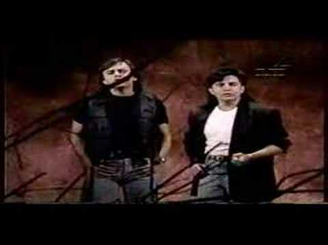 Bee Gees x Chitaozinho e Xororó (words)