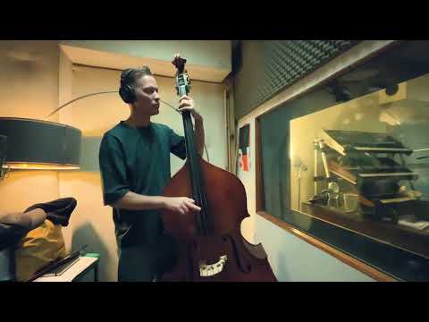 Jasper Høiby 'Flying' from '3Elements: Like Water'