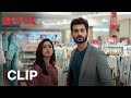 Sunny Kaushal Gets Blackmailed Yami Gautam Chor Nikal Ke Bhaga Netflix India
