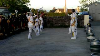 preview picture of video '2014 Great Morris Dance Off at the Blue'