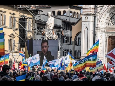 Ucraina, il messaggio di Zelensky da Kiev alla piazza di pacifisti a Firenze
