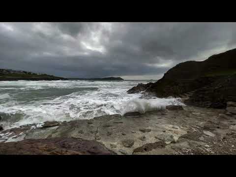 Vlny bouřlivého oceánu | Zvuky moře | Spánek, relaxace, tinnitus, úleva od stresu (hnědý šum)
