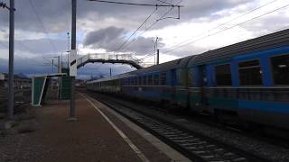 preview picture of video 'Train intercité paris -Clermont-Ferrand en gare de Gerzat (63)'