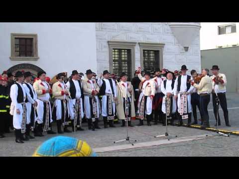 Jarní zpívání v Kyjově před radnicí 20.3.2016 Mužský pěvecký sbor Derfla :  Pod kopcem, Hostýnem