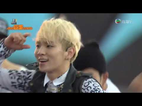 SHINee - BEAUTIFUL  (performs under heavy rain) @ Hong Kong dome festival 130701