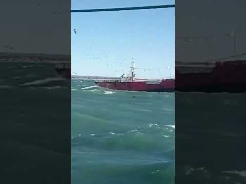 Maria Liliana en Camarones por mal tiempo #chubut #langostino #marinero #argentina #pesca #ship