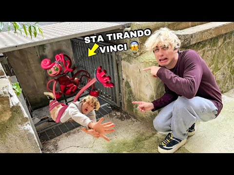 MUMMY LONG LEGS HA TRASCINATO VINCI IN UN BUCO PAUROSO! ADDIO!! *spaventoso*