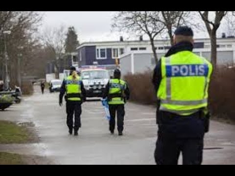 BERGSJÖN I DAG (JANNE JOSEFSSON BESÖKER BERGSJÖN, GÖTEBORG - "25 ÅR SENARE" - REPORTAGET "TUNNELN")