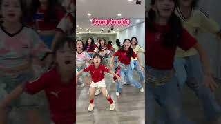 Download lagu Cristiano Ronaldo 🇵🇹 vs Lionel Messi 🇦🇷 🔥 | Follow Me | Dai Dai Dance #shorts #viral mp3