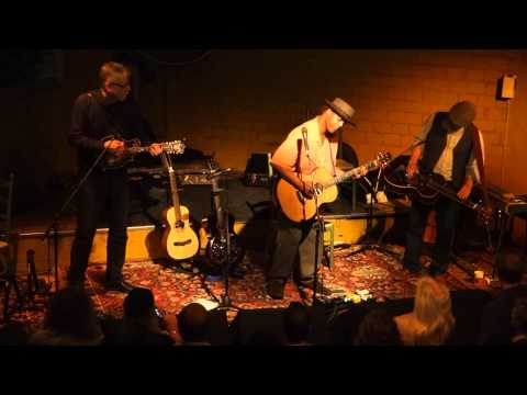 2013-12-15-Eric Bibb-Bluesgarage Isernhagen-17-Don't Ever Let Nobody Drag Your Spirit Down