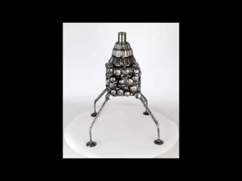 Science-fiction lover metal sculpture and desk lamp VOYAGER