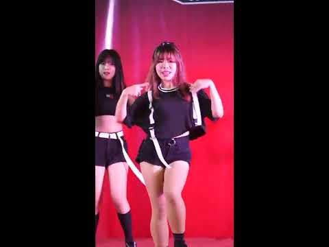 171125 Crystal cat cover CLC (Ploy as Eunbin) - 즐겨 (I LIKE IT) @ Paseo town Cover Dance