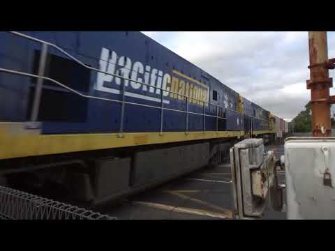 NR110 & NR28 fly's through Werribee with 96 wagons!!