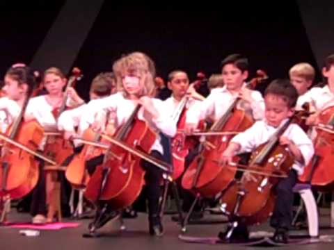 Ariana and Calun playing Twinkle with Suzuki cello group -- Seattle -- May 22, 2011