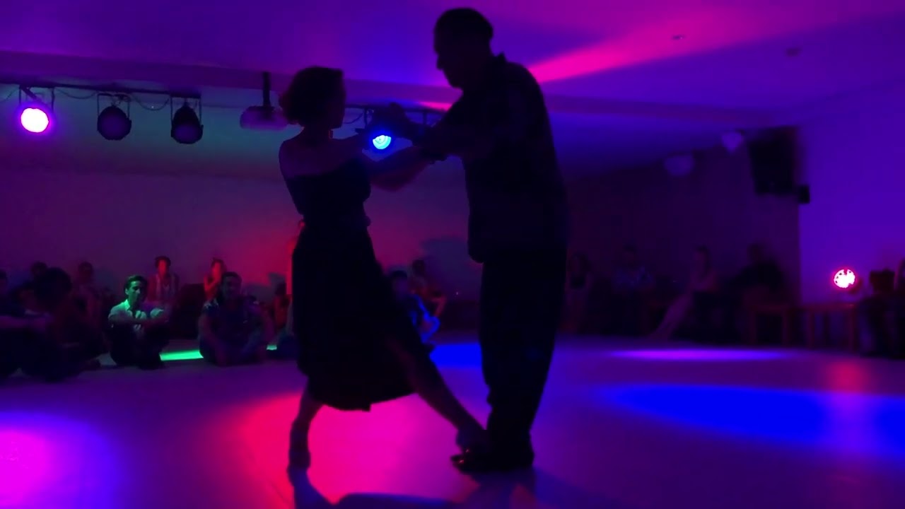 Juana Sepulveda y Mariano "Chicho" Frumboli  - El Espiante   Julio De Caro - 2/5