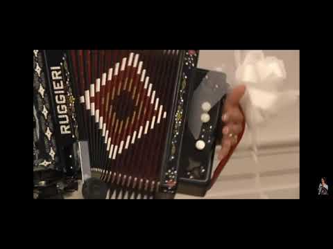 Sposa che suona l'organetto 🎼