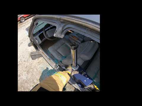 Roof Tenting with the HURST Jaws of Life R 521 Ram