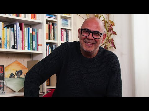 "Mich wundert, dass unsere Psyche nicht oft kollabiert" - Hannes Ringlstetter - AUF DEM ROTEN STUHL