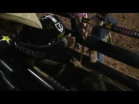 Sean Willingham rides Grey Goose for 79 points (PBR)