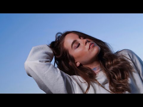 Zealyn - So Damn Charming (Live on a Rooftop)