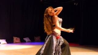 Tarab. Professora Dominique de Andrade