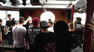 HD - In Hearts Wake - SHAPELESS live