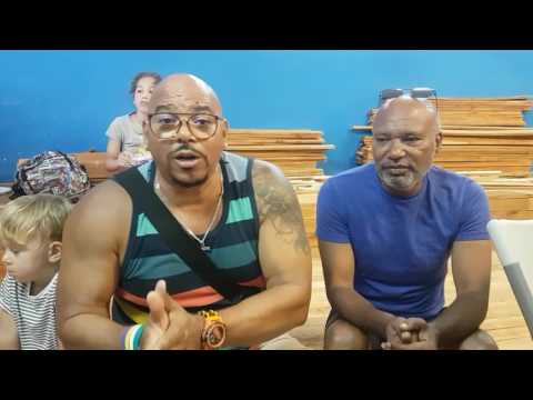 Pily con güira...Apoyando al equipo Añime, de la cuesta piedra.