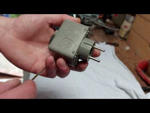 Alter ( DDR ) Knopfzellen Charger / Ladegerät