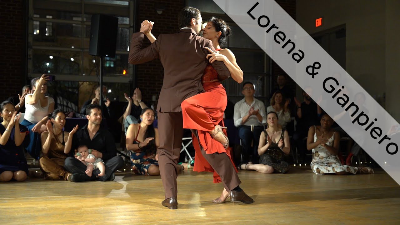 Lorena Tarantino and Gianpiero Galdi 3/4 - Triunfal by Jose Basso