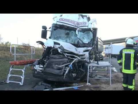VIDEO: Unfall mit drei Lkw auf der A7 bei Bad Hersfeld