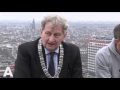 Van der Laan grapt over zijn kinderen op Euromast: 'Gooi ze eraf!'
