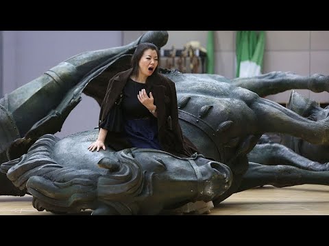 Verdi's "Il Trovatore":Chinese Spinto Sopranos Hui He, Liping Zhang & Guanqun Yu Sing Leonora's Aria