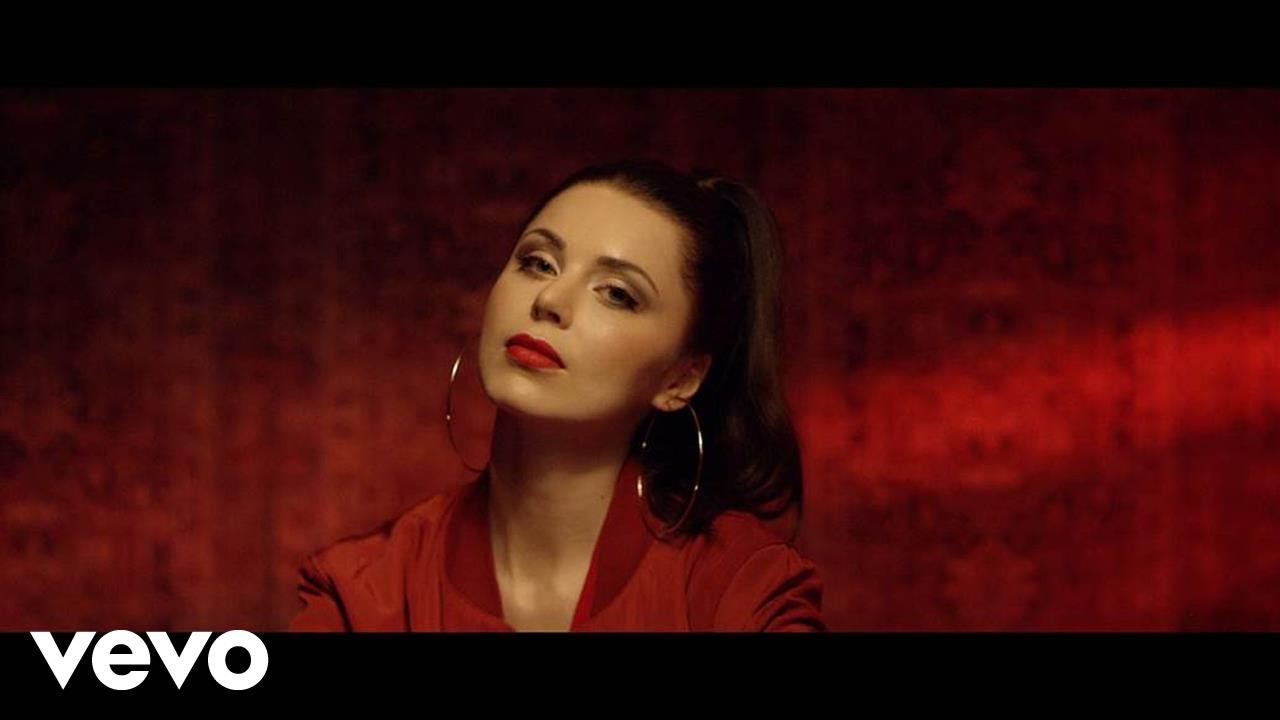 Monika Lewczuk ft. Antek Smykiewicz — Biegnę