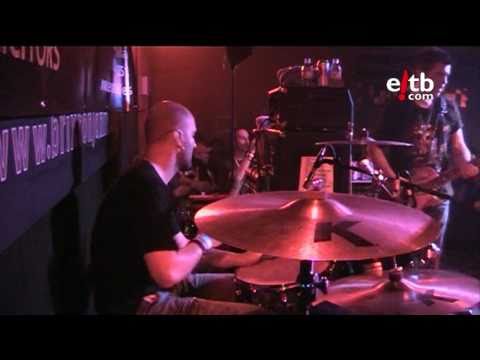 'Barricada' en Londres: Animal Caliente