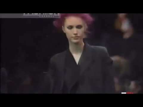 COMME DES GARCONS Autumn Winter 1992 1993 Paris 1 of 3 Pret a Porter Woman by Fashion Channel