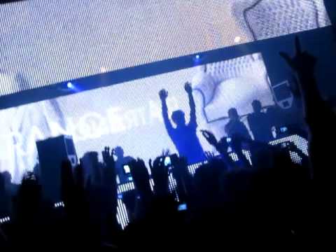 Armin Van Buuren @ Cocoricò 23-07-10 - "The Great Escape vs. Yuri Kane - Right Back (Mash Up)"