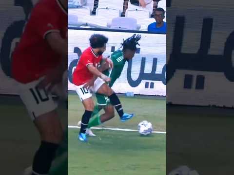 Algérie vs Egypte, le gros duel entre Mohamed Salah et Yasser Larouci.