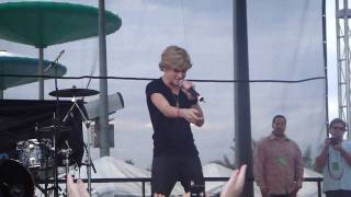 iYiYi - Cody Simpson Live at Jingle Ball Village - Sunrise, FL