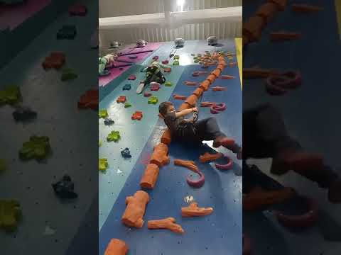 spadający śpiący zbyśek