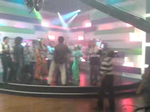 Kafu Banton en Tu Mañana cumpleaños de Carolina F