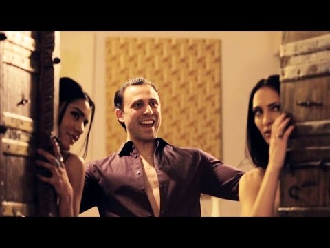 Young, Hot & Crooked | Starts Sep 5 10/9c