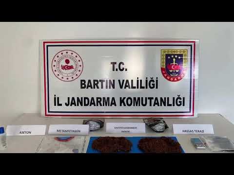 Bartın’da şok uygulamada otomobilin kaputundan uyuşturucu çıktı