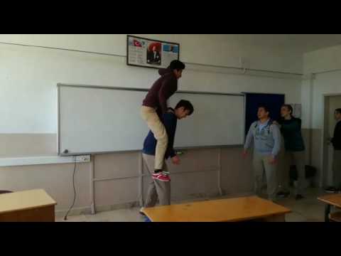 Arkadaşının üzerinden atlayan adamın hazin sonu.🙄