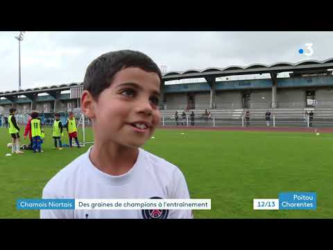 Football : les Chamois Niortais s'entraînent avec des enfants