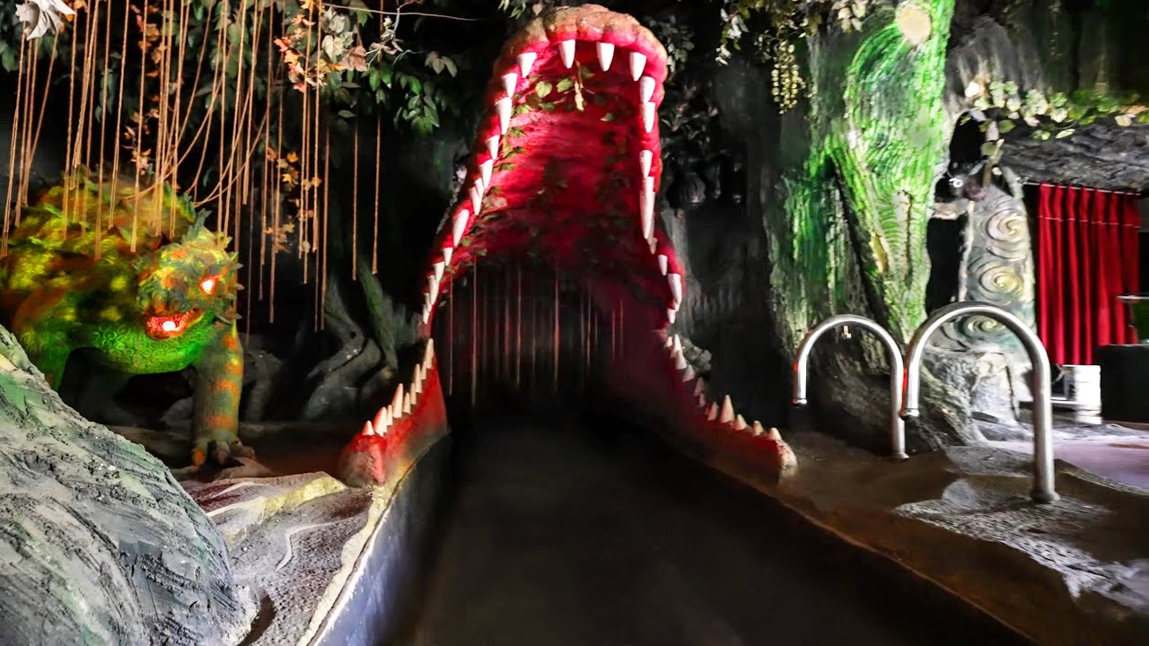 水質が完全崩壊したテーマパークにある、ボートライドを改装して作られた世紀末のようなお化け屋敷「五鳳天宮」