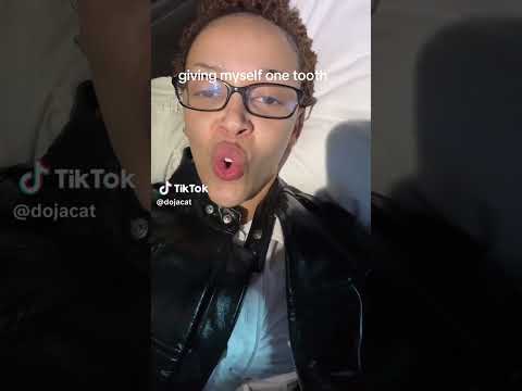 Doja Cat “giving myself one tooth” TikTok (Oct 17, 2025)