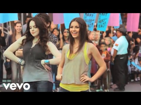 Victorious Cast & Victoria Justice "All I Want Is Everything" Flash mob