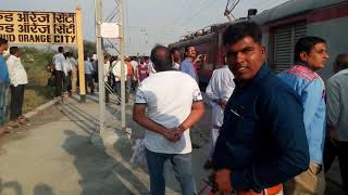 preview picture of video 'Grand Welcome of 19302 YPR INDB Weekly Express at Warud Orange City Railway station (|part 1|)'
