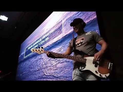Pablo Izquierdo en el bajo - Tierra Santa. 😇🎸